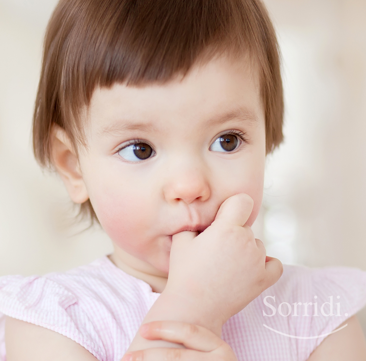 suzione-pollice-bambini-sorridi-ch-magazine-dentista-locarno